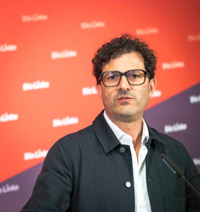 Luigi Pantisano, Vorsitzender der Partei Die Linke, aufgenommen im Rahmen einer Pressekonferenz in Berlin, 27.07.2026 Berlin Deutschland *** Luigi Pantisano, chairman of the party Die Linke, photographed during a press conference in Berlin on July 27, 2026, Berlin, Germany Copyright: xYonaxElsnerx