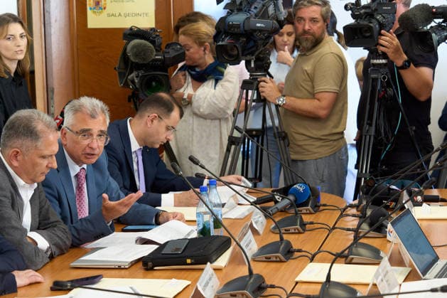 Senate Economic Committee meeting, at the Romanian Parliament, Bucharest, Romania Bucharest, Romania. 27th Jul, 2026: Petrisor Peiu (2nd-L), senator for the Alliance for the Union of Romanians (AUR), attends the Senate Economic Committee meeting, at the Romanian Parliament. The committee approved the proposal to delay the increase of the VAT on home purchases until Oct. 1. Bucharest Romania Copyright: xLucianxAlecux