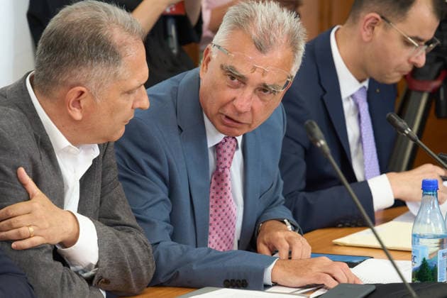 Senate Economic Committee meeting, at the Romanian Parliament, Bucharest, Romania Bucharest, Romania. 27th Jul, 2026: Petrisor Peiu (C), senator for the Alliance for the Union of Romanians (AUR), attends the Senate Economic Committee meeting, at the Romanian Parliament. The committee approved the proposal to delay the increase of the VAT on home purchases until Oct. 1. Bucharest Romania Copyright: xLucianxAlecux
