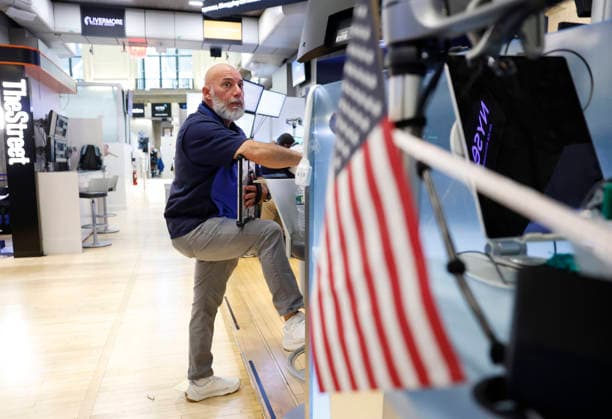 Traders work on the floor of the New York Stock Exchange on Wall Street on Monday, July 27, 2026 in New York City. The DOW began the day up over 600 points before falling back a bit but chip stocks. There was a pause in Iran fighting over the weekend.  NYP20260727107 JOHNxANGELILLO
