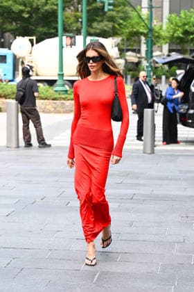 Kaia Gerber stuns wearing an eyecatching red maxi dress in New York City Featuring: Kaia Gerber Where: New York City, New York, United States When: 27 Jul 2026 Credit: Elder Ordonez INSTARimages EDITORIAL USE ONLY. NOT FOR USE BY NEWSPAPERS BASED IN THE UK. Copyright: xx instar55880669