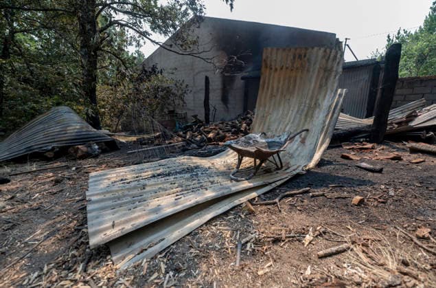 The fire in Ávila is now the largest in Spain’s history, having burned 55,000 hectares. A resident loses his home in the wake of the wildfire, on July 27, 2026, in Casillas, Ávila, Castile and León, Spain. The forest fire in Burgohondo, Ávila, has burned 55,000 hectares, making it the largest fire on record in Spain. Currently, firefighting efforts are focused on two active zones of concern to crews: the Mijares Pass and the area surrounding the town of Casillas. July 27, 2026 Ávila, Castile and León, Spain  Copyright: xAlbertoxOrtegax 7690048
