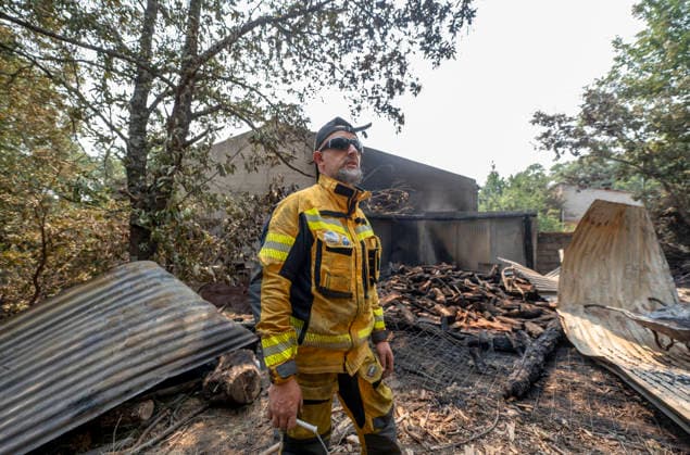 The fire in Ávila is now the largest in Spain’s history, having burned 55,000 hectares. A resident loses his home in the wake of the wildfire, on July 27, 2026, in Casillas, Ávila, Castile and León, Spain. The forest fire in Burgohondo, Ávila, has burned 55,000 hectares, making it the largest fire on record in Spain. Currently, firefighting efforts are focused on two active zones of concern to crews: the Mijares Pass and the area surrounding the town of Casillas. July 27, 2026 Ávila, Castile and León, Spain  Copyright: xAlbertoxOrtegax 7690049