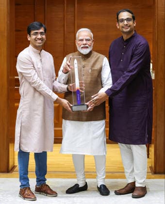 RECORD DATE NOT STATED Skyroot Aerospace founders meet PM Modi New Delhi, Jul 27 (ANI): Skyroot Aerospace founders, Pawan Chandana (L) and Naga Bharath Daka, meet Prime Minister Narendra Modi, in New Delhi on Monday. (@PawanKChandana X ANI Photo) NEW DELHI Delhi India Copyright: xANIx ANI_20260727510