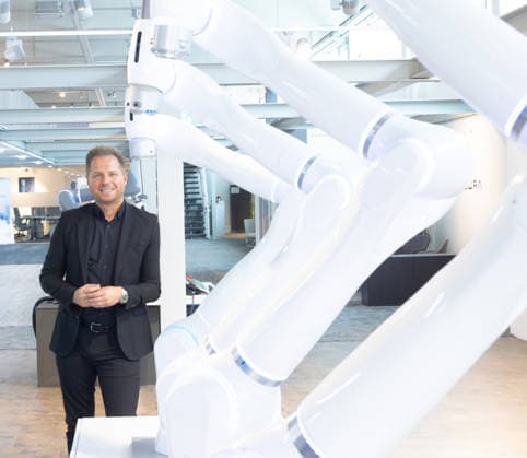 Bundeswirtschaftsministerin Reiche NEURA 27.07.2026, Germany, Baden-Wuerttemberg, Riedrich, NEURA Robotics, ein kommendewr Weltmarktfühgrer in einem kleinen Ort bei Metzingen, humnoide Roboter Systeme für Japan, Deutschland und viele andere Länder, CEO David Rieger und Bundeswirtschaftsministerin Katherina Reiche, Roboter, Humanoid, technik, Deutschland, Â Riederich Baden-Württtemberg Germany *** Federal Minister of Economic Affairs Reiche, NEURA, July 27, 2026, Germany, Baden-Württemberg, Riedrich, NEURA Robotics, an emerging global market leader based in a small town near Metzingen, humanoid robot systems for Japan, Germany, and many other countries; CEO David Rieger and Federal Minister of Economics Katherina Reiche; robots; humano