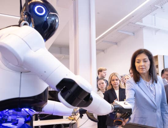Bundeswirtschaftsministerin Reiche NEURA 27.07.2026, Germany, Baden-Wuerttemberg, Riedrich, NEURA Robotics, ein kommendewr Weltmarktfühgrer in einem kleinen Ort bei Metzingen, humnoide Roboter Systeme für Japan, Deutschland und viele andere Länder, CEO David Rieger und Bundeswirtschaftsministerin Katherina Reiche, Roboter, Humanoid, technik, Deutschland, Â Riederich Baden-Württtemberg Germany *** Federal Minister of Economic Affairs Reiche, NEURA, July 27, 2026, Germany, Baden-Württemberg, Riedrich, NEURA Robotics, an emerging global market leader based in a small town near Metzingen, humanoid robot systems for Japan, Germany, and many other countries; CEO David Rieger and Federal Minister of Economics Katherina Reiche; robots; humano