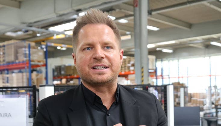 Bundeswirtschaftsministerin Reiche NEURA 27.07.2026, Germany, Baden-Wuerttemberg, Riedrich, NEURA Robotics, ein kommendewr Weltmarktfühgrer in einem kleinen Ort bei Metzingen, humnoide Roboter Systeme für Japan, Deutschland und viele andere Länder, CEO David Rieger und Bundeswirtschaftsministerin Katherina Reiche, Roboter, Humanoid, technik, Deutschland, Riederich Baden-Württtemberg Germany *** Federal Minister of Economics Reiche, NEURA, July 27, 2026, Germany, Baden-Württemberg, Riedrich, NEURA Robotics, an emerging global market leader based in a small town near Metzingen, humanoid robot systems for Japan, Germany, and many other countries; CEO David Rieger and Federal Minister of Economics Katherina Reiche; robots; humanoid; technolo
