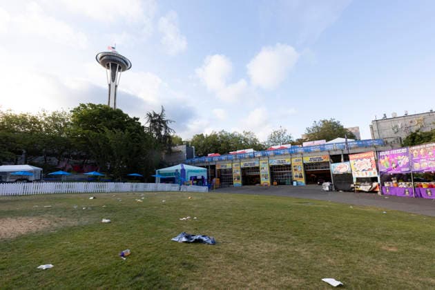 July 27, 2026, Seattle, Washington, USA: VendorÃ¢â‚¬â ¢s kiosks are abandoned the morning after a shooting left three people dead at the Bite of Seattle festival in Seattle on Monday, July 27, 2026. Seattle USA  - ZUMAg235 20260727_zap_g235_005 Copyright: xPaulxChristianxGordonx