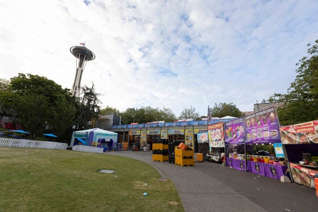 July 27, 2026, Seattle, Washington, USA: VendorÃ¢â‚¬â ¢s kiosks are abandoned the morning after a shooting left three people dead at the Bite of Seattle festival in Seattle on Monday, July 27, 2026. Seattle USA  - ZUMAg235 20260727_zap_g235_009 Copyright: xPaulxChristianxGordonx