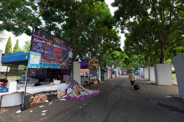 July 27, 2026, Seattle, Washington, USA: VendorÃ¢â‚¬â ¢s kiosks are abandoned the morning after a shooting left three people dead at the Bite of Seattle festival in Seattle on Monday, July 27, 2026. Seattle USA  - ZUMAg235 20260727_zap_g235_010 Copyright: xPaulxChristianxGordonx