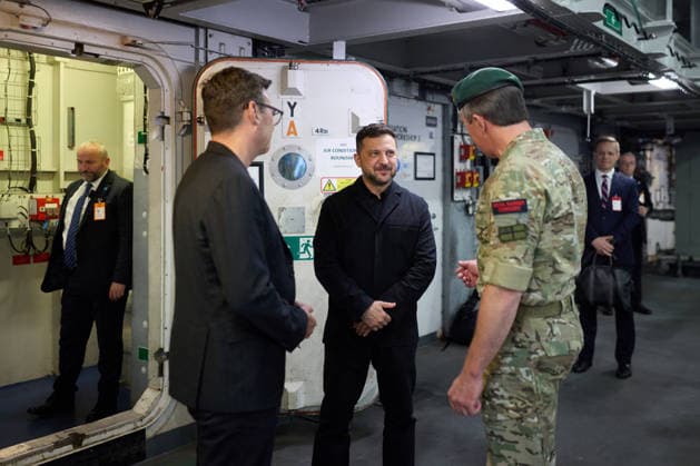 Ukrainian President Volodymyr Zelenskyy meets with new UK Prime Minister Andy Burnham at Portsmouth Naval Base, in Portsmouth, England, on Monday, July 27, 2026, where they toured the Royal Navy aircraft carrier HMS Queen Elizabeth. Photo via Ukrainian Presidential Press Office  WAX2026072706 UKRAINIANxPRESIDENTIALxPRESSxOFFICE