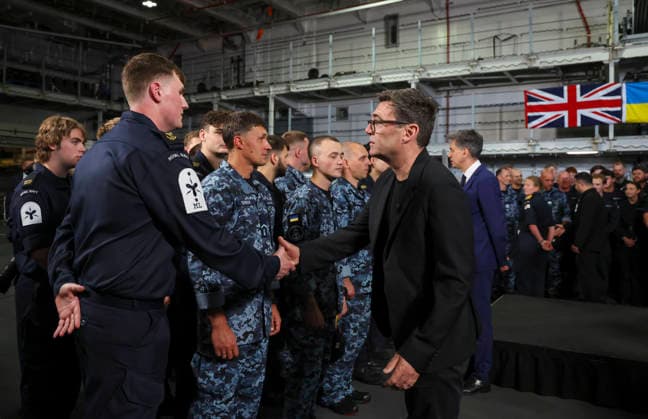 . 27 07 2026. Portsmouth, United Kingdom. UK Prime Minister Andy Burnham with the President of Ukraine, Volodymyr Zelenskyy, during a visit to the HMS Queen Elizabeth aircraft carrier at Portsmouth Naval Base, United Kingdom.  xPoolx xi-Imagesx IIM-26922-0020