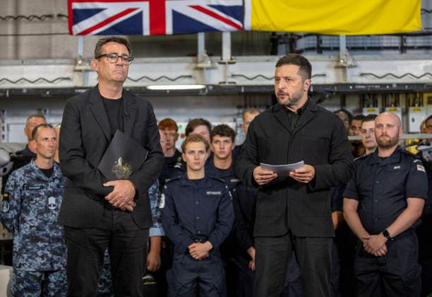 . 27 07 2026. Portsmouth, United Kingdom. UK Prime Minister Andy Burnham with the President of Ukraine, Volodymyr Zelenskyy, during a visit to the HMS Queen Elizabeth aircraft carrier at Portsmouth Naval Base, United Kingdom.  xPoolx xi-Imagesx IIM-26922-0033