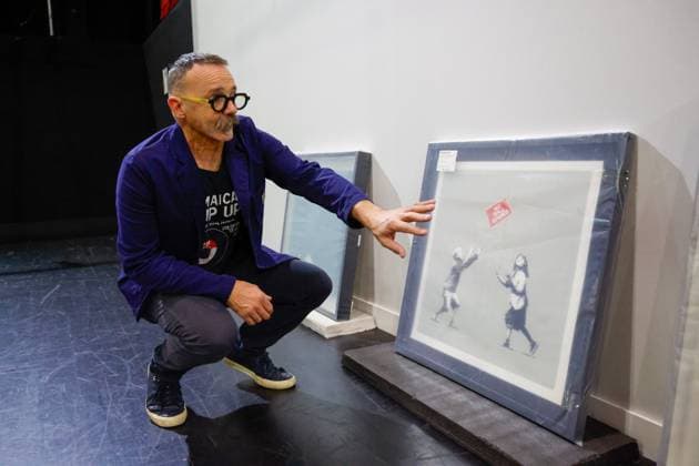 July 27, 2026, Tampa, Florida, USA: Richard Wormley, an assistant curator, speaks about artworks by street artist, Banksy, at the Straz Center on Monday, July 27, 2026, in Tampa. Tampa USA  - ZUMAs70_ 20260727_zan_s70_012 Copyright: xJeffereexWoox