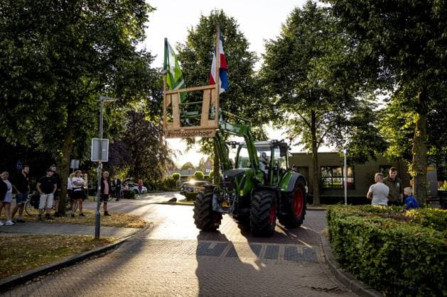 BORCULO - Farmers are gathering at Borculo town hall to hand over a letter to the municipal executive. In this way, the activists want to express their concerns regarding the cabinet s announced nitrogen regulations. WOUTER DE WILDE ANP netherlands out - belgium out  Copyright: xx x564418872x originalFilename: 564418872.jpg