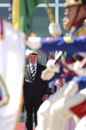 South Korean President Lee Jae Myung visits Brazil BRASILIA, BRAZIL - JUL 27 - South Korean President Lee Jae Myung, flanked by his wife Kim Hea Kyung observes a presentation of troops, as he is being welcomed by Brazilian President Luiz Inacio Lula da Silva and his wife Rosangela Janja da Silva, at the Alvorada Palace in Brasilia, Brazil, July 27, 2026. Mateus Bonomi Anadolu Brasilia Brazil. Editorial use only. Please get in touch for any other usage.  Copyright: x2026xAnadoluxMateusxBonomix