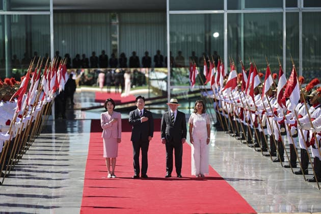 South Korean President Lee Jae Myung visits Brazil BRASILIA, BRAZIL - JUL 27: South Korean President Lee Jae Myung, flanked by his wife Kim Hea Kyung observes a presentation of troops, as he is being welcomed by Brazilian President Luiz Inacio Lula da Silva and his wife Rosangela Janja da Silva, at the Alvorada Palace in Brasilia, Brazil, July 27, 2026. Mateus Bonomi Anadolu Brasilia Brazil. Editorial use only. Please get in touch for any other usage.  Copyright: x2026xAnadoluxMateusxBonomix