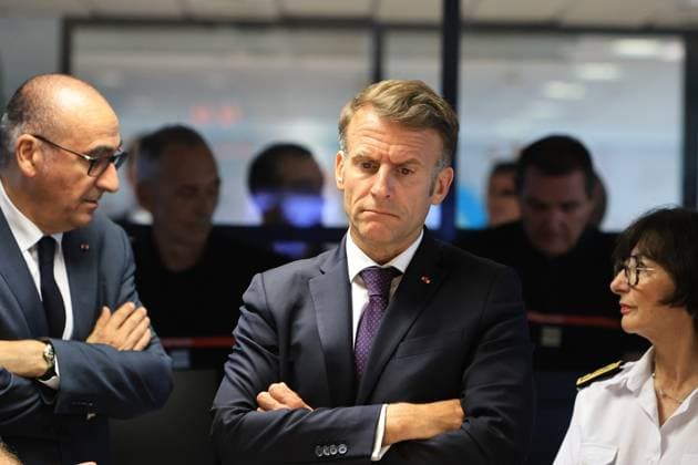Wildfires in Gironde: Macron’s Visit PHOTOPQR SUD OUEST Photo by Fabien Cottereau Bordeaux, July 27, 2026 Wildfires in Gironde: Macron’s visit to the SDIS 33 operational center at the Ornano fire station in Bordeaux, accompanied by Laurent Nunez France s President Emmanuel Macron during a visit to the Departmental Fire and Rescue Operational Center (CODIS) in Bordeaux, following wildfires in the area, southwestern France, on July 27, 2026, Bordeaux, Gironde, France  Copyright: xPHOTOPQR SUDxOUEST MAXPPPxPhotoxFabienxCottereaux 20260727SDO4889 20260727SDO4889