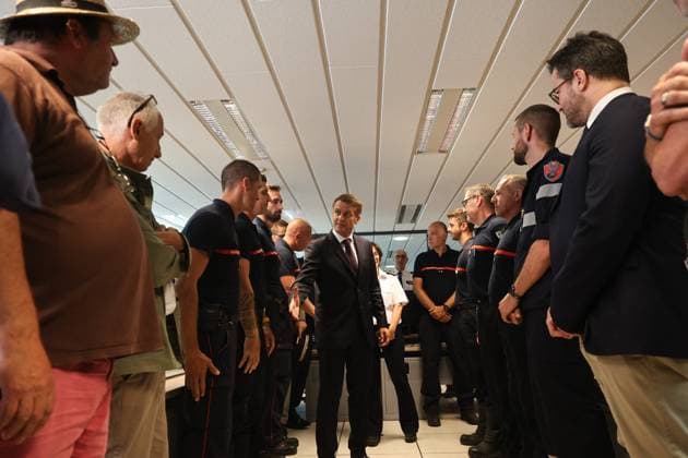 Wildfires in Gironde: Macron’s Visit PHOTOPQR SUD OUEST Photo by Fabien Cottereau Bordeaux, July 27, 2026 Wildfires in Gironde: Macron’s visit to the SDIS 33 operational center at the Ornano fire station in Bordeaux, France. President Emmanuel Macron during a visit to the Departmental Fire and Rescue Operational Center (CODIS) in Bordeaux, following wildfires in the area, southwestern France, on July 27, 2026, Bordeaux, Gironde, France  Copyright: xPHOTOPQR SUDxOUEST MAXPPPxPhotoxFabienxCottereaux 20260727SDO4916 20260727SDO4916