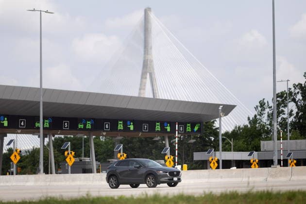 July 27, 2026, Windsor, On, CANADA: Traffic enters Canada after exiting the toll booths at the Gordie Howe International Bridge in Windsor, Ont., on the first day open to vehicles, Monday, July 27, 2026. Windsor CANADA  - ZUMAc35_ 20260727_zaf_c35_065 Copyright: xDaxxMelmerx