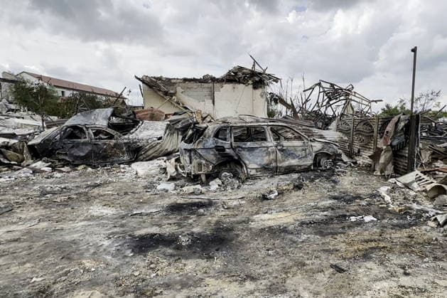 RUSSIA, ZAPOROZHYE REGION - JULY 27, 2026: Burnt-out cars are seen following a Ukrainian drone strike on Kirilovka. Video grab. Best quality available Russia  - ZUMAt113 20260727_zaa_t113_531 Copyright: xZaporozhyexRegionxGovernorxPressx