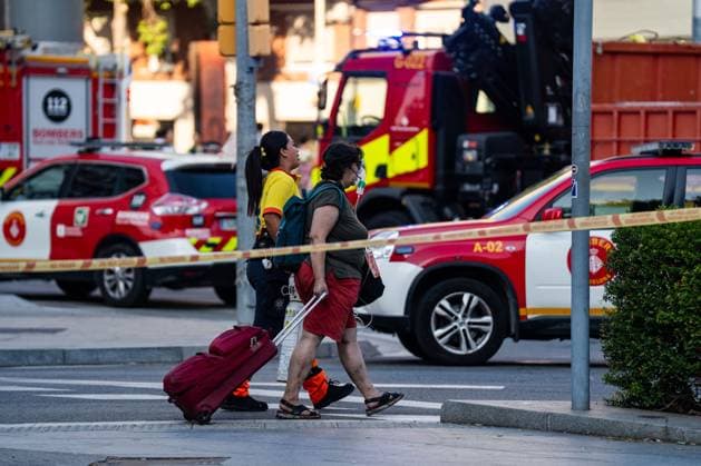 Metro Fire in Barcelona Sends Dozens for Medical Treatment BARCELONA, SPAIN JULY 27, 2026: Emergency medical services attend to passengers following a fire in the overhead power line (catenary) covering on Barcelona Metro Line 1, between El Clot and GlÃ²ries stations, which required the evacuation of both stations and a halted train. Around 120 people were evaluated at the scene, with nine transferred to hospitals for treatment, some for smoke inhalation; none were reported in serious condition. Barcelona Spain Copyright: x xMarcxAsensioxClupesx xJNAxPressx