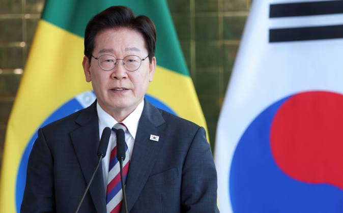 S. Korea-Brazil summit in Brasilia S. Korea-Brazil summit in Brasilia South Korean President Lee Jae Myung speaks during a joint press conference with Brazilian President Luiz Inacio Lula da Silva following their talks at the presidential office in Brasilia on July 27, 2026. (Yonhap) 2026-07-28 05:32:06 < 1980-2026 YONHAPNEWS AGENCY. .> ºê¶óÁú ºê¶óÁú EDITORIAL USE ONLY  Copyright: xx PYH2026072801540031500 YonhapxNewsx yonphotos254940