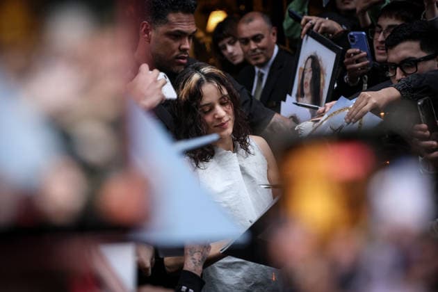 July 27, 2026, Santiago, Chile: Spanish singer ROSALIA greets her fans before her concert in Santiago, Chile. Santiago Chile  - ZUMAu105 20260727_zip_u105_001 Copyright: xManuelxUrzuax