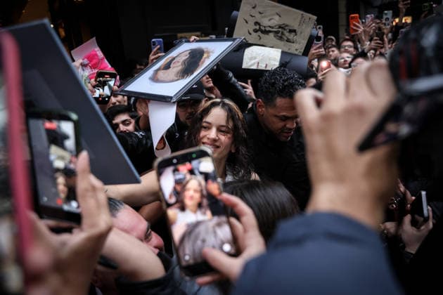 July 27, 2026, Santiago, Chile: Spanish singer ROSALIA greets her fans before her concert in Santiago, Chile. Santiago Chile  - ZUMAu105 20260727_zip_u105_002 Copyright: xManuelxUrzuax