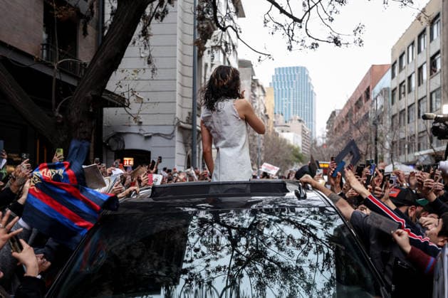 July 27, 2026, Santiago, Chile: Spanish singer ROSALIA greets her fans before her concert in Santiago, Chile. Santiago Chile  - ZUMAu105 20260727_zip_u105_005 Copyright: xManuelxUrzuax