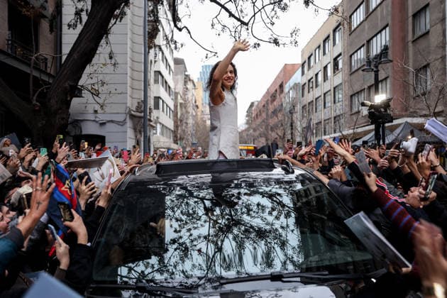July 27, 2026, Santiago, Chile: Spanish singer ROSALIA greets her fans before her concert in Santiago, Chile. Santiago Chile  - ZUMAu105 20260727_zip_u105_008 Copyright: xManuelxUrzuax