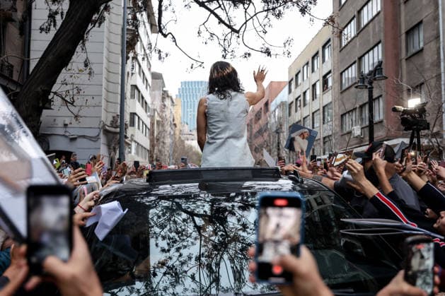 July 27, 2026, Santiago, Chile: Spanish singer ROSALIA greets her fans before her concert in Santiago, Chile. Santiago Chile  - ZUMAu105 20260727_zip_u105_010 Copyright: xManuelxUrzuax