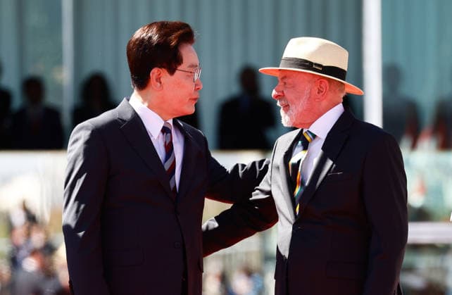 South Korean President Lee Jae Myung is welcomed by Brazilian President Luiz Inacio Lula da Silva at the Alvorada Palace South Korea s President Lee Jae Myung (L) is welcomed by Brazil s President Luiz Inacio Lula da Silva at the Alvorada Palace, in Brasilia, Brazil, on July 27, 2026. PHOTO: WILTON JUNIOR ESTADAO CONTEUDO BRASILIA DF BRAZIL  Copyright: xWILTONxJUNIORx