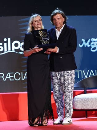 IPA87054172 - Soverato (CZ), 23rd edition of the Magna Graecia Film Festival — Third evening. Pictured: Isabella Ferrari with the Film Commission Award, Anton Giulio Grande  Copyright: xMarcoxProvvisionatox xMarcoxProvvisionatox 87054172
