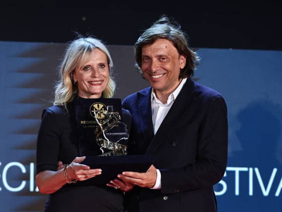 IPA87054173 - Soverato (CZ), 23rd edition of the Magna Graecia Film Festival — Third evening. Pictured: Isabella Ferrari with the Film Commission Award, Anton Giulio Grande  Copyright: xMarcoxProvvisionatox xMarcoxProvvisionatox 87054173