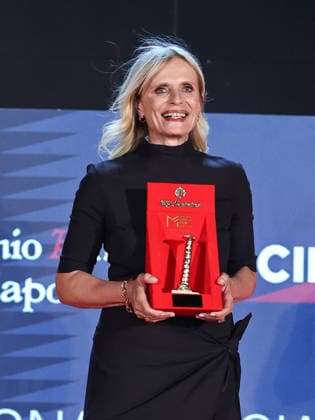 IPA87054062 - Soverato (CZ), 23rd edition of the Magna Graecia Film Festival — Third night. Pictured: Isabella Ferrari receives the Colonna d Oro Award  Copyright: xMarcoxProvvisionatox xMarcoxProvvisionatox 87054062