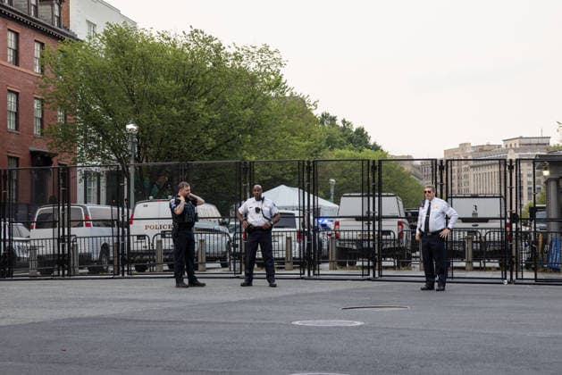 Protesters rally outside White House against Netanyahu s Washington visit WASHINGTON, D.C., UNITED STATES - JULY 27: Law enforcement officers maintain heightened security around the White House during the visit of Israeli Prime Minister Benjamin Netanyahu to Washington, DC, on July 27, 2026. Mehmet Eser Anadolu Washington United States. Editorial use only. Please get in touch for any other usage.  Copyright: x2026xAnadoluxMehmetxEserx
