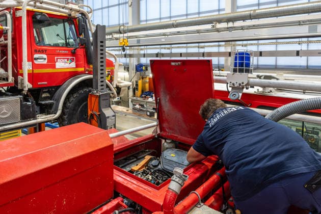 Firefighters Logistics And Maintenance Centre - Bordeaux Mechanics and technical staff from the Logistics and Maintenance Department of the Gironde Fire and Rescue Service (SDIS 33) repair, service and re-equip fire engines and emergency vehicles in support of ongoing wildfire response operations in Bordeaux, France, on July 27, 2026. Photo by Margot Le Gonidec ABACAPRESS.COM Bordeaux France  Copyright: xLexGonidecxMargot ABACAx
