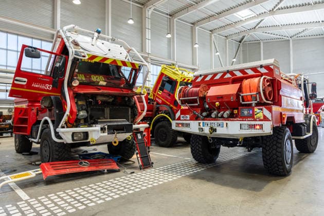 Firefighters Logistics And Maintenance Centre - Bordeaux Mechanics and technical staff from the Logistics and Maintenance Department of the Gironde Fire and Rescue Service (SDIS 33) repair, service and re-equip fire engines and emergency vehicles in support of ongoing wildfire response operations in Bordeaux, France, on July 27, 2026. Photo by Margot Le Gonidec ABACAPRESS.COM Bordeaux France  Copyright: xLexGonidecxMargot ABACAx