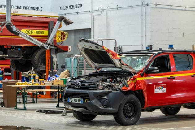 Firefighters Logistics And Maintenance Centre - Bordeaux Mechanics and technical staff from the Logistics and Maintenance Department of the Gironde Fire and Rescue Service (SDIS 33) repair, service and re-equip fire engines and emergency vehicles in support of ongoing wildfire response operations in Bordeaux, France, on July 27, 2026. Photo by Margot Le Gonidec ABACAPRESS.COM Bordeaux France  Copyright: xLexGonidecxMargot ABACAx