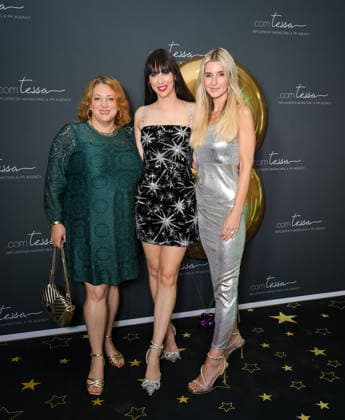Agentur comtessa wird 8 - mega Party in Düsseldorf! - (L-R) Evi Papadopoulou, Chefredakteuerin Leadersnet Deutschland , Gastgeberin Tessa Saueressig und die Düsseldorfer Beauty Doc Dr. Britta Kühlmann am black carpet Düssdldorf Arabesq Restaurant NRW Deutschland *** The comtessa agency is throwing a massive party in Düsseldorf. From left to right: Evi Papadopoulou, editor-in-chief of Leadersnet Germany; host Tessa Saueressig; and Düsseldorf-based cosmetic surgeon Dr. Britta Kühlmann on the black carpet at the Arabesq Restaurant in Düsseldorf, North Rhine-Westphalia, Germany.