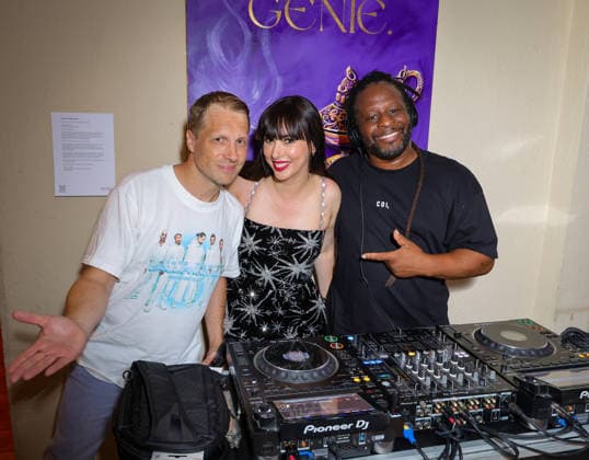 Agentur comtessa wird 8 - mega Party in Düsseldorf! - (L-R) Oli Pocher mit Gastgerbrin Tessa Saueressig und DJ Mola Abedisi in Partylaune ! Düsseldorf Arabesq Restaurant NRW Deutschland *** The comtessa agency is throwing a massive party in Düsseldorf, featuring Oli Pocher, guest host Tessa Saueressig, and DJ Mola Abedisi, all in a festive mood at the Arabesq Restaurant in Düsseldorf, North Rhine-Westphalia, Germany