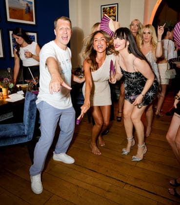 Agentur comtessa wird 8 - mega Party in Düsseldorf! - (L-R) Extase auf dem Parkett mit Oliver Pocher, Jana Azizi und Gastgeberin Tessa Saueressing auf der Tanzfläche! Düsseldorf Arabesq Restaurant NRW Deutschland *** comtessa Agency Hosts a Mega Party in Düsseldorf: Ecstasy on the Dance Floor with Oliver Pocher, Jana Azizi, and Host Tessa Saueressing at the Düsseldorf Arabesq Restaurant, North Rhine-Westphalia, Germany