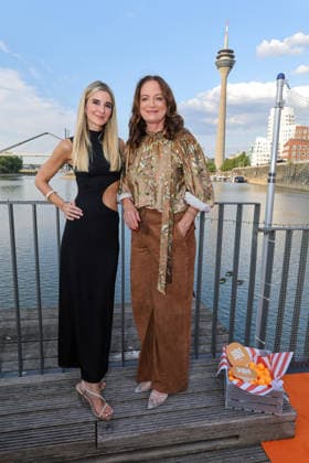 CASA RIANI 2026 - Beauty Doc Dr. Britta Kühlmann mit Schauspielerin Natalie Wörner Düsseldorf Lido Medienhafen NRW Deutschland *** CASA RIANI 2026 Beauty Doc Dr. Britta Kühlmann with actress Natalie Wörner Düsseldorf Lido Medienhafen NRW Germany