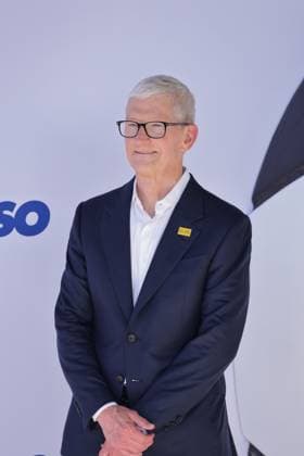 LOS ANGELES, CALIFORNIA - JULY 27: Tim Cook at the premiere of Apple TV s Ted Lasso Season 4 at the Academy Museum of Motion Pictures on July 27, 2026 in Los Angeles California Credit: AdMedia USA  - ZUMAa123 20260727_zaa_a123_157 Copyright: xCraigxHattorix