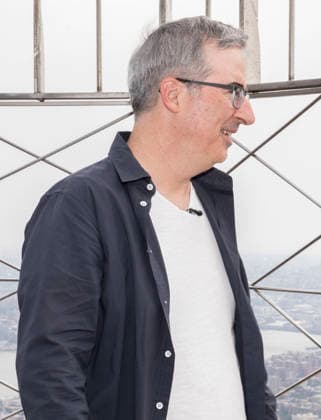 July 27, 2026, New York, New York, USA: JOHN OLIVER visits the Empire State Building in New York to celebrate Liverpool FC. 28 July 2026 New York USA  - ZUMAa265 20260727_zep_a265_008 Copyright: xEricxAcquayex