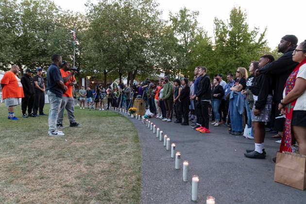 July 27, 2026, Seattle, Washington, USA: AARON MURPHY-PAINE, who lost his son Amarr to gun violence two years ago, speaks during a vigil at Seattle Center for the victims of last nightÃ¢â‚¬â ¢s shooting at the Bite of Seattle festival in Seattle on Monday, July 27, 2026. Seattle USA  - ZUMAg235 20260727_zap_g235_031 Copyright: xPaulxChristianxGordonx