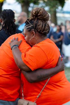 July 27, 2026, Seattle, Washington, USA: Community members embrace during a vigil at Seattle Center for the victims of last nightÃ¢â‚¬â ¢s shooting at the Bite of Seattle festival in Seattle on Monday, July 27, 2026. Seattle USA  - ZUMAg235 20260727_zap_g235_032 Copyright: xPaulxChristianxGordonx