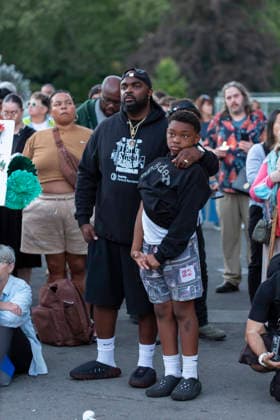 July 27, 2026, Seattle, Washington, USA: Community members gather for a vigil at Seattle Center for the victims of last nightÃ¢â‚¬â ¢s shooting at the Bite of Seattle festival in Seattle on Monday, July 27, 2026. Seattle USA  - ZUMAg235 20260727_zap_g235_033 Copyright: xPaulxChristianxGordonx