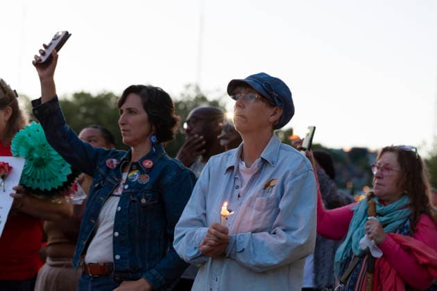 July 27, 2026, Seattle, Washington, USA: Community members gather for a vigil at Seattle Center for the victims of last nightÃ¢â‚¬â ¢s shooting at the Bite of Seattle festival in Seattle on Monday, July 27, 2026. Seattle USA  - ZUMAg235 20260727_zap_g235_045 Copyright: xPaulxChristianxGordonx